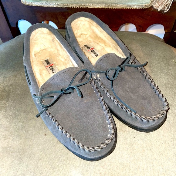 minnetonka sheepskin hardsole moc